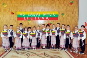 Vasario 16-ajai,lopšelis-darželis „Gintarėlis“ visą savaitę organizavo veiklas skirtas Lietuvos valstybės nepriklausomybės dienai paminėti.