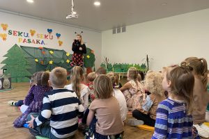 ŽAIDŽIAME TEATRĄ SAVAITĖ  „SEKU SEKU PASAKĄ …“