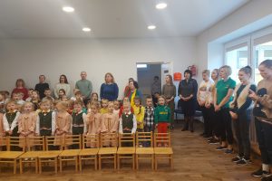 SVEIKINAME SU VASARIO 16-ĄJA!