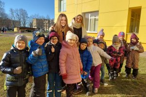 PIRMOSIOS MŪSŲ MOKYKLOS SAVANORĖS