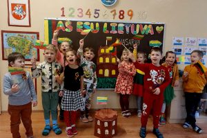 Švenčiame Tėvynės gimtadienį. Dalinamės džiaugsmingomis akimirkomis.