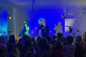 SVEČIUOSE KLAIPĖDOS MAŽASIS JAUNIMO TEATRAS